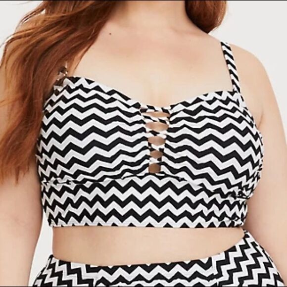 TORRID black and white CHEVRON WIRELESS LATTICE BIKINI TOP - Picture 9 of 9